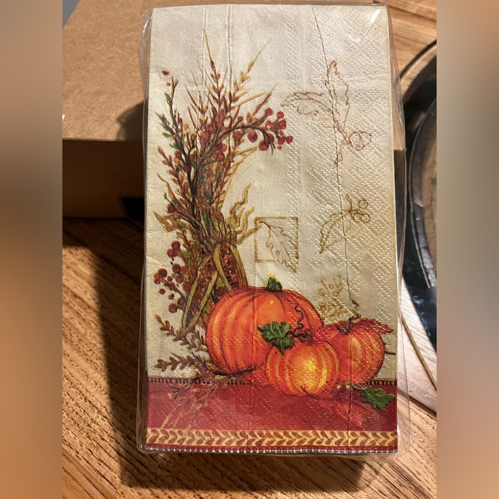 Gibson Thanksgiving/Autumn Array 32-3ply Guest/Dinner Napkins NWT